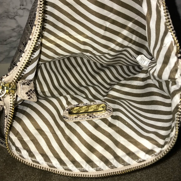 Snakeskin shoes and matching clutch - Picture 5 of 5